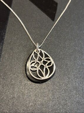 SOA Silver Teardrop Filigree Pendant Necklace - EUC Women's Silver Jewelry